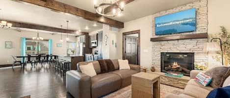 Smart TV, chimenea, videojuegos y futbolito