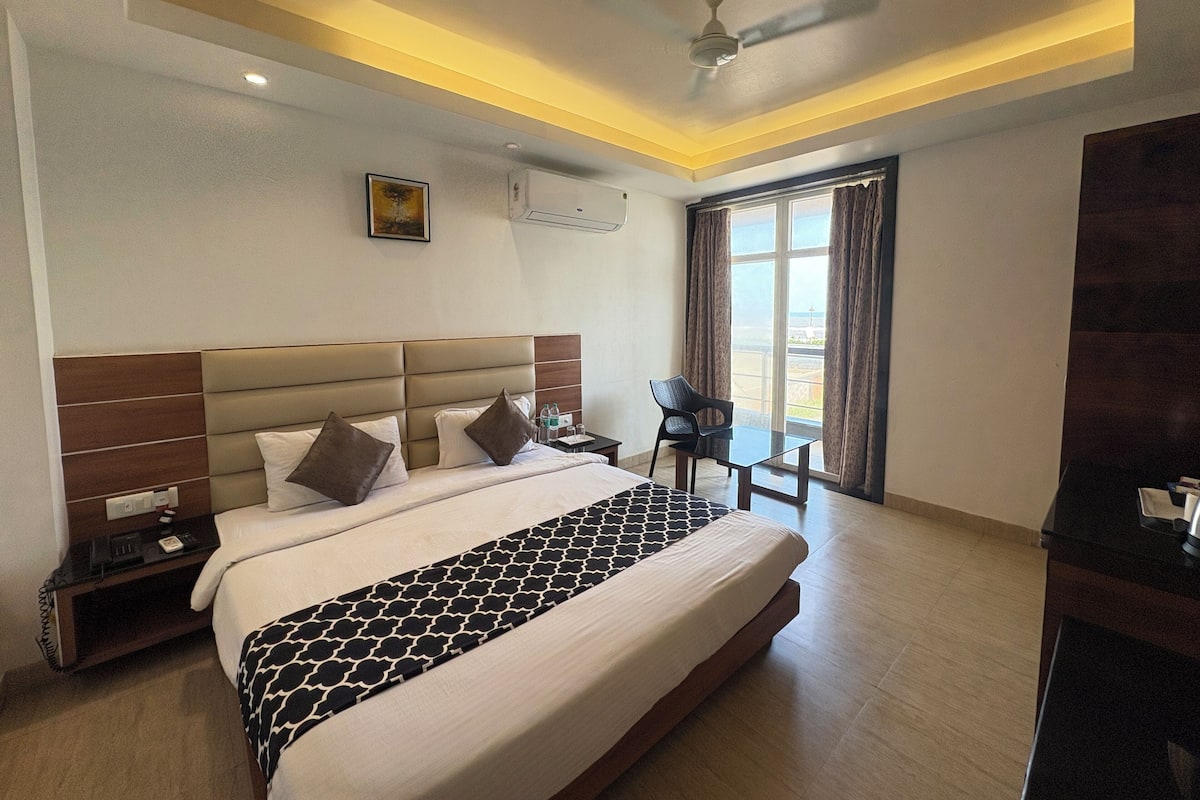 Deluxe Double Room, Sea View | Desk, free WiFi, bed sheets