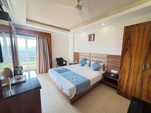 Desk, free WiFi, bed sheets