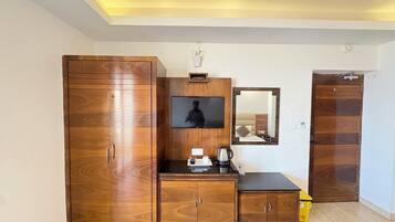 Deluxe Double Room, Sea View | Room amenity