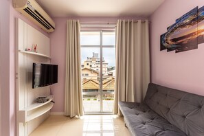 Basic Apartment | Living area