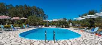 Apartamento 'Alykes Family Resort Double Room 1' con Balcón, Wi-Fi y Aire Acondicionado