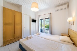 WiFi, bed sheets