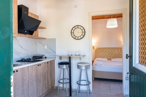 Fridge, stovetop, coffee/tea maker, electric kettle