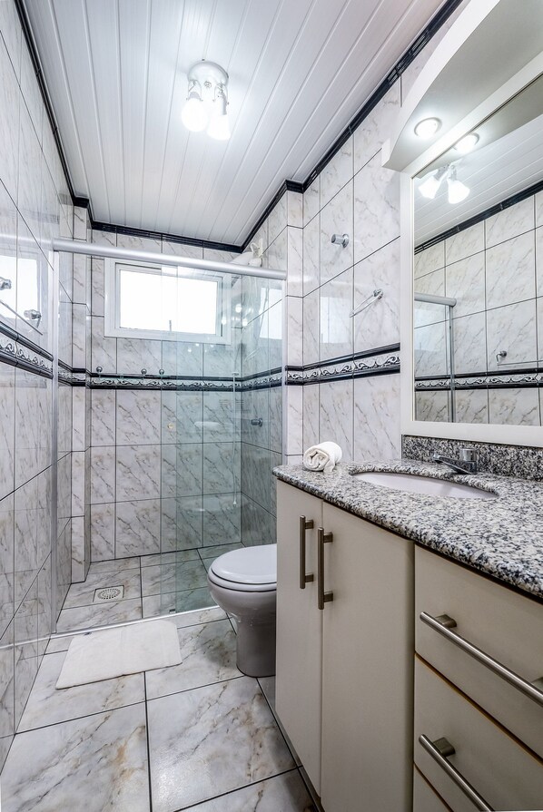 Apartamento básico | Banheiro