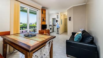 Basic Apartment | Living area