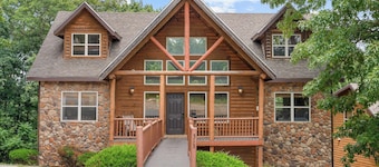 Black Bear Lodge by Silver Dollar City! Hot Tub!