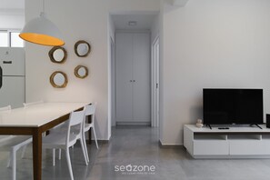 Dining - Apt w/ BBQ 300m From the Beach in Floripa Res201 (Florianópolis)