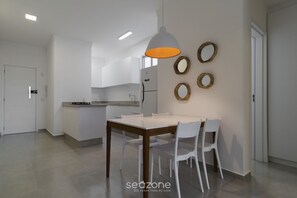 Dining - Apt w/ BBQ 300m From the Beach in Floripa Res201 (Florianópolis)
