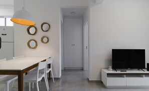Dining - Apt w/ BBQ 300m From the Beach in Floripa Res201 (Florianópolis)