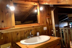 Shower, bidet, towels