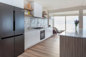 電子レンジ、オーブン、コンロ、食器洗い機