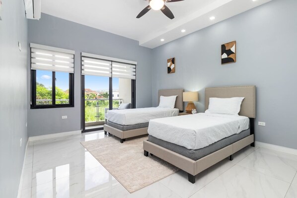 3 bedrooms, desk, iron/ironing board, free WiFi