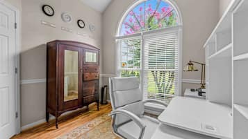 4 bedrooms, desk, iron/ironing board, WiFi