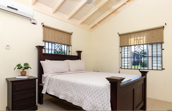3 bedrooms, desk, iron/ironing board, travel cot