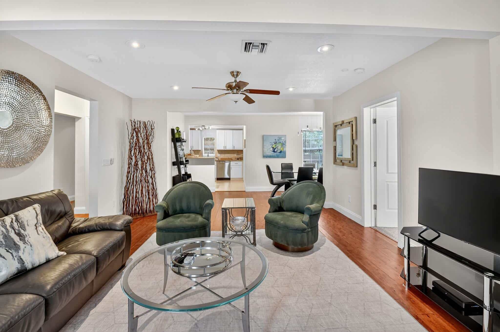 House, Multiple Beds, Patio, Garden View (Southern Comfort) | Living area | 42-inch flat-screen TV with digital channels