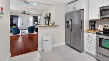 House, Multiple Beds, Patio, Garden View (Southern Comfort) | Private kitchen