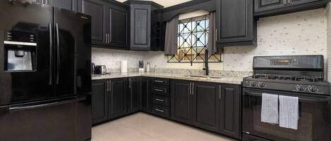 Micro-ondes, four, plaque de cuisson