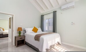 1 Schlafzimmer, Schreibtisch, Bügeleisen/Bügelbrett, Reisekinderbett