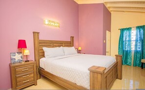 3 bedrooms, desk, iron/ironing board, travel cot