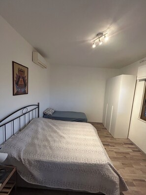 1 bedroom, iron/ironing board, bed sheets