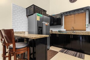 Cookware/dishes/utensils