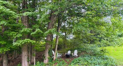 Cozy farmhouse in Manchester - short drive to multiple ski mountains!