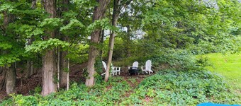 Cozy farmhouse in Manchester - short drive to multiple ski mountains!