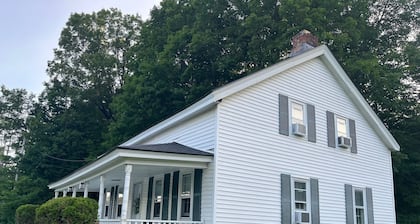 Tranquil farmhouse in Manchester - perfect for ski or summer fun!