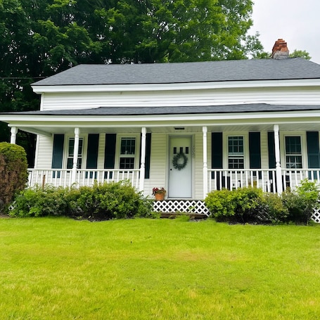 Exterior. Cozy farmhouse in Manchester - short drive to multiple ski mountains!