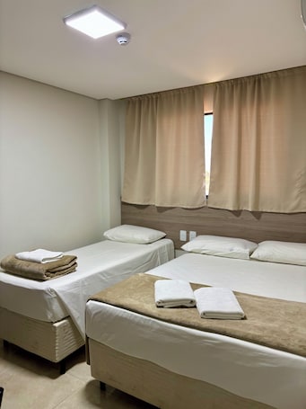 Desk, soundproofing, free WiFi, bed sheets