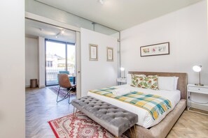 1 slaapkamer, een kluis op de kamer, een strijkplank/strijkijzer, wifi