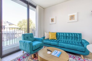 TV - Canvas of Comfort Beneath Rosebank Skies (Johannesburg)