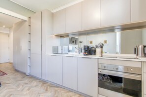 Fridge, microwave, oven, stovetop - Canvas of Comfort Beneath Rosebank Skies (Johannesburg)