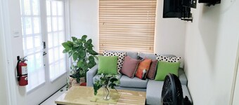 Comfortable and cozy 1-bedroom apartment near beautiful Bridgetown with AC