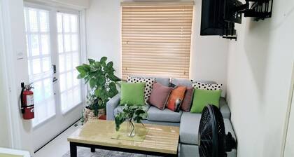 Comfortable and cozy 1-bedroom apartment near beautiful Bridgetown with AC