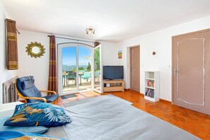 4 Schlafzimmer, Bügeleisen/Bügelbrett, kostenloses WLAN, Bettwäsche