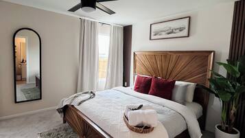 3 bedrooms, iron/ironing board, WiFi, bed sheets