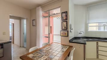 Basic Apartment | Dining