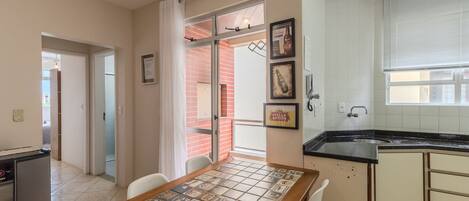 Basic Apartment | Dining