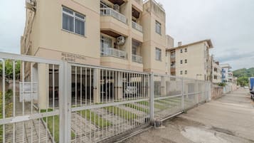 Basic Apartment | Exterior