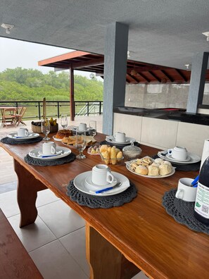 Free daily buffet breakfast