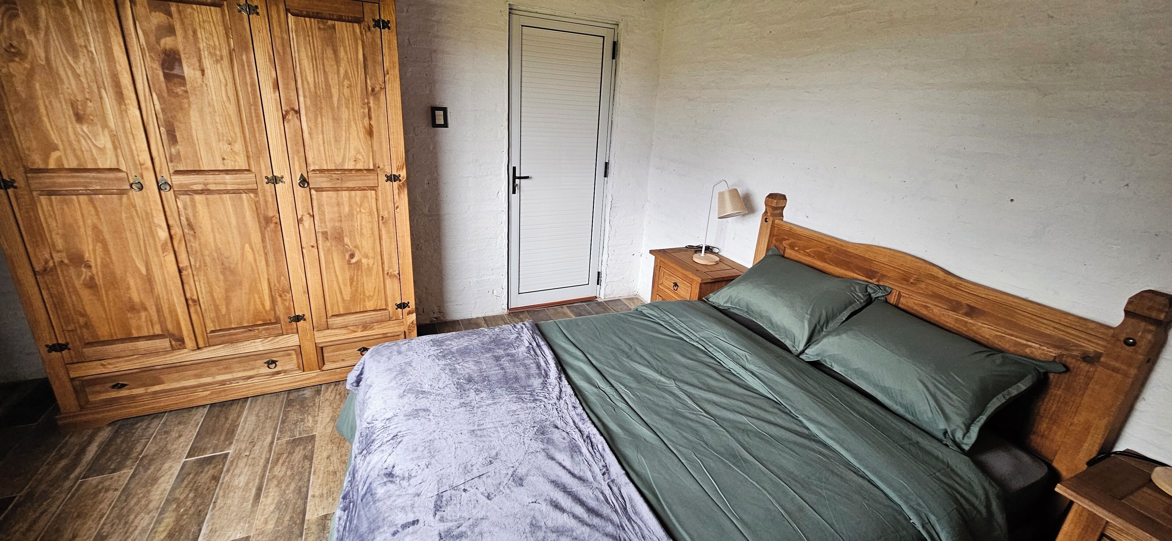 2 habitaciones, tabla de planchar con plancha, wifi y ropa de cama 