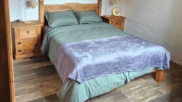 2 عدّة غرف نوم ومكواة/لوح كي وواي فاي وملاءات أسرّة