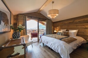 4 quartos, acesso à internet, roupa de cama