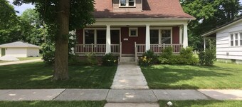 3-Bedroom House, Short Walk to ND and Downtown