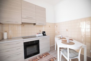 Réfrigérateur, four, plaque de cuisson, lave-vaisselle