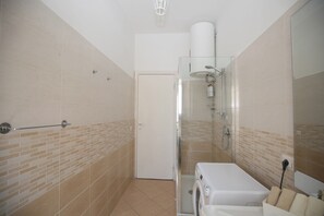 Doccia, asciugacapelli, bidet, asciugamani