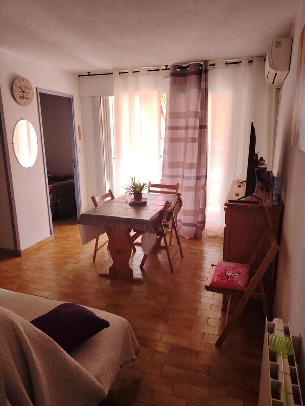1 bedroom, iron/ironing board
