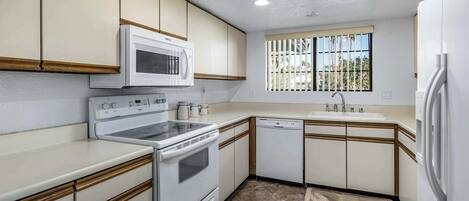 Fridge, microwave, stovetop, dishwasher